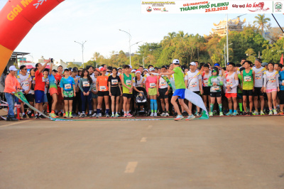 Foto Giải Marathon thành phố Pleiku 2022