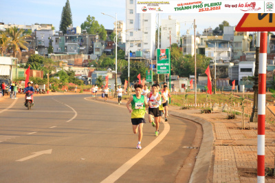 Foto Giải Marathon thành phố Pleiku 2022