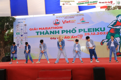 Foto Giải Marathon thành phố Pleiku 2022