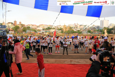 Foto Giải Marathon thành phố Pleiku 2022