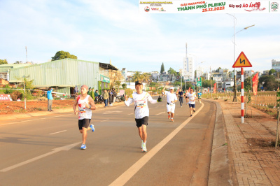 Foto Giải Marathon thành phố Pleiku 2022