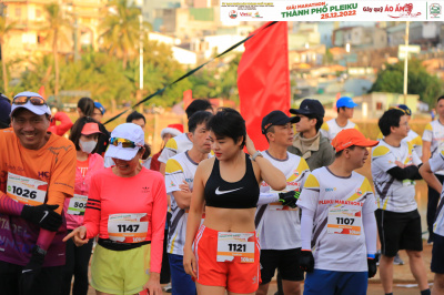 Foto Giải Marathon thành phố Pleiku 2022