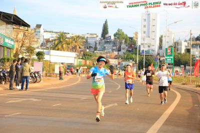 Foto Giải Marathon thành phố Pleiku 2022