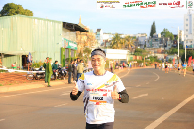 Foto Giải Marathon thành phố Pleiku 2022