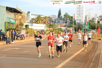 Foto Giải Marathon thành phố Pleiku 2022