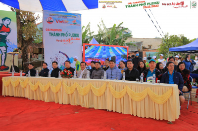 Foto Giải Marathon thành phố Pleiku 2022