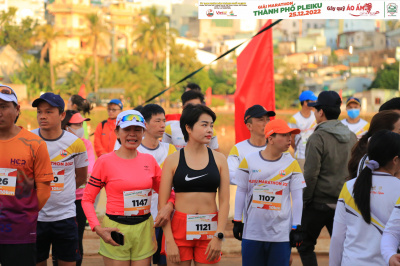 Foto Giải Marathon thành phố Pleiku 2022