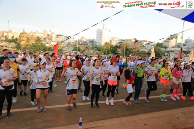 Foto Giải Marathon thành phố Pleiku 2022