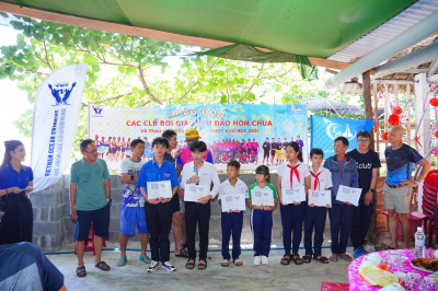 Foto Thong dong Hòn Chùa Phú Yên 2024