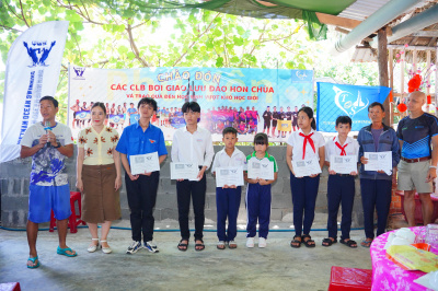 Foto Thong dong Hòn Chùa Phú Yên 2024