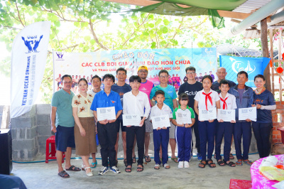 Foto Thong dong Hòn Chùa Phú Yên 2024