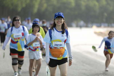 ภาพ Together We Step - Bước chân gắn kết yêu thương