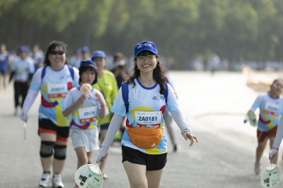 ภาพ Together We Step - Bước chân gắn kết yêu thương