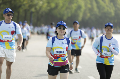 ภาพ Together We Step - Bước chân gắn kết yêu thương