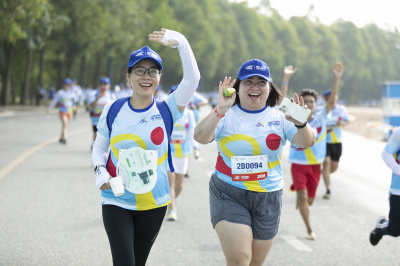 ภาพ Together We Step - Bước chân gắn kết yêu thương