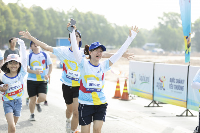 ภาพ Together We Step - Bước chân gắn kết yêu thương