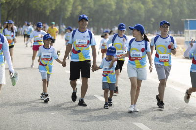 ภาพ Together We Step - Bước chân gắn kết yêu thương