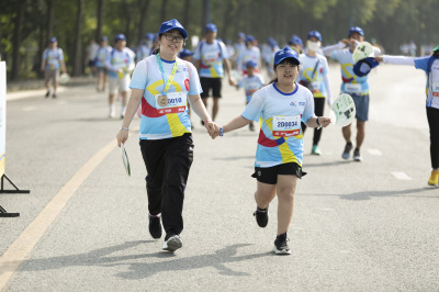 ภาพ Together We Step - Bước chân gắn kết yêu thương
