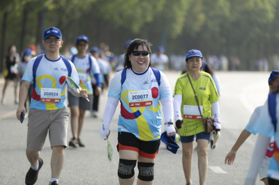 ภาพ Together We Step - Bước chân gắn kết yêu thương