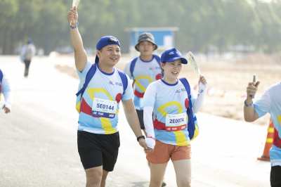 ภาพ Together We Step - Bước chân gắn kết yêu thương