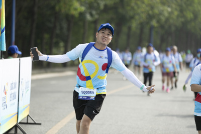ภาพ Together We Step - Bước chân gắn kết yêu thương
