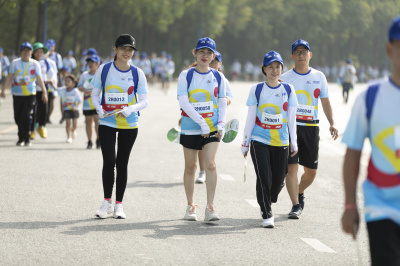 ภาพ Together We Step - Bước chân gắn kết yêu thương