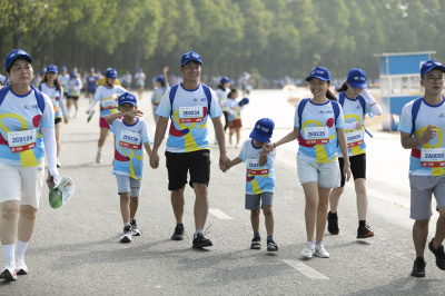 ภาพ Together We Step - Bước chân gắn kết yêu thương