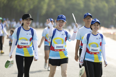 ภาพ Together We Step - Bước chân gắn kết yêu thương