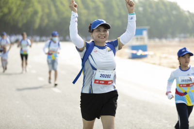 ภาพ Together We Step - Bước chân gắn kết yêu thương
