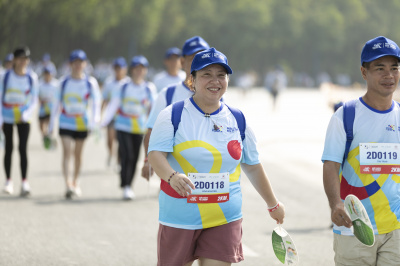 ภาพ Together We Step - Bước chân gắn kết yêu thương
