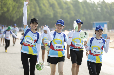 ภาพ Together We Step - Bước chân gắn kết yêu thương