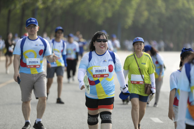 ภาพ Together We Step - Bước chân gắn kết yêu thương