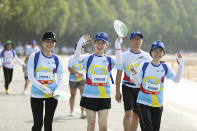 ภาพ Together We Step - Bước chân gắn kết yêu thương