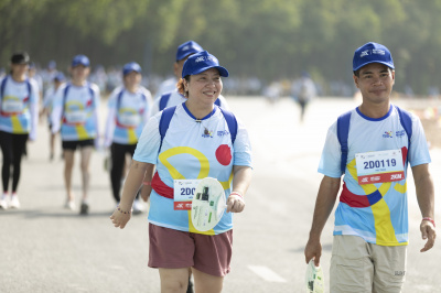 ภาพ Together We Step - Bước chân gắn kết yêu thương