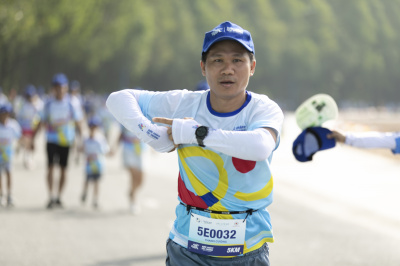 ภาพ Together We Step - Bước chân gắn kết yêu thương
