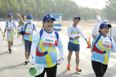 ภาพ Together We Step - Bước chân gắn kết yêu thương