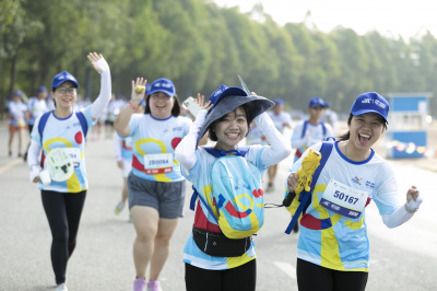 ภาพ Together We Step - Bước chân gắn kết yêu thương