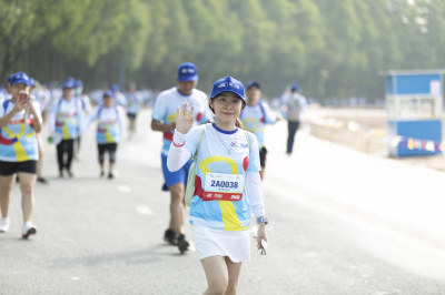 ภาพ Together We Step - Bước chân gắn kết yêu thương