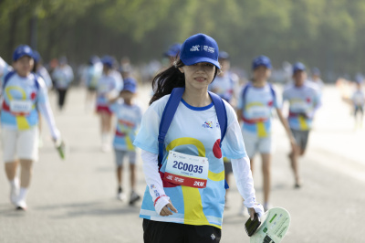 ภาพ Together We Step - Bước chân gắn kết yêu thương