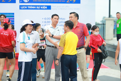 Giải chạy Cung đường những hàng Dầu 2024 照片