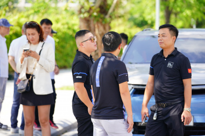 Photo “333 xe VF9” - Mãnh Liệt Tinh Thần Việt Nam