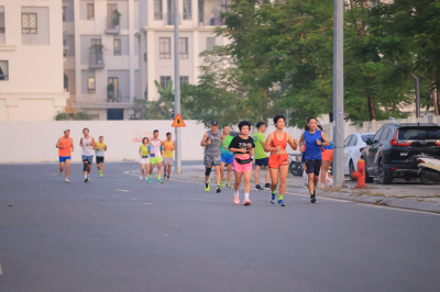 Foto Happy Feet Long Run - The Manor Central Park 06/10/2024