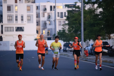 Foto Happy Feet Long Run - The Manor Central Park 06/10/2024