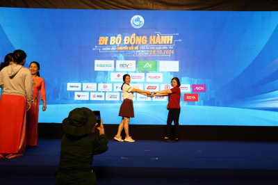 Foto Đi bộ đồng hành, hưởng ứng chuyển đổi số trên địa bàn Quận Bình Tân