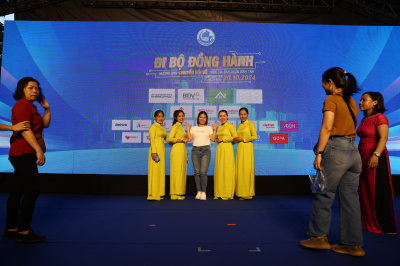 Foto Đi bộ đồng hành, hưởng ứng chuyển đổi số trên địa bàn Quận Bình Tân
