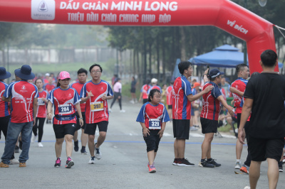 Foto DẤU CHÂN MINH LONG