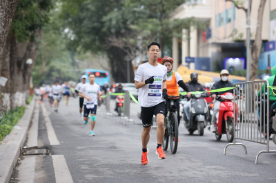 Photo Giải chạy "Toàn dân tiết kiệm năng lượng hưởng ứng Giờ Trái đất năm 2025"