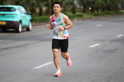Photo Happy Feet Long Run - The Manor Central Park tuan 56