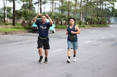 Photo Happy Feet Long Run - The Manor Central Park tuan 56