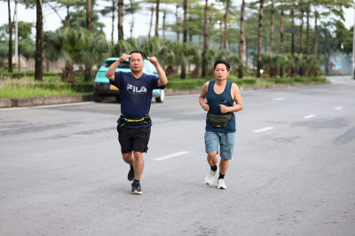 Photo Happy Feet Long Run - The Manor Central Park tuan 56